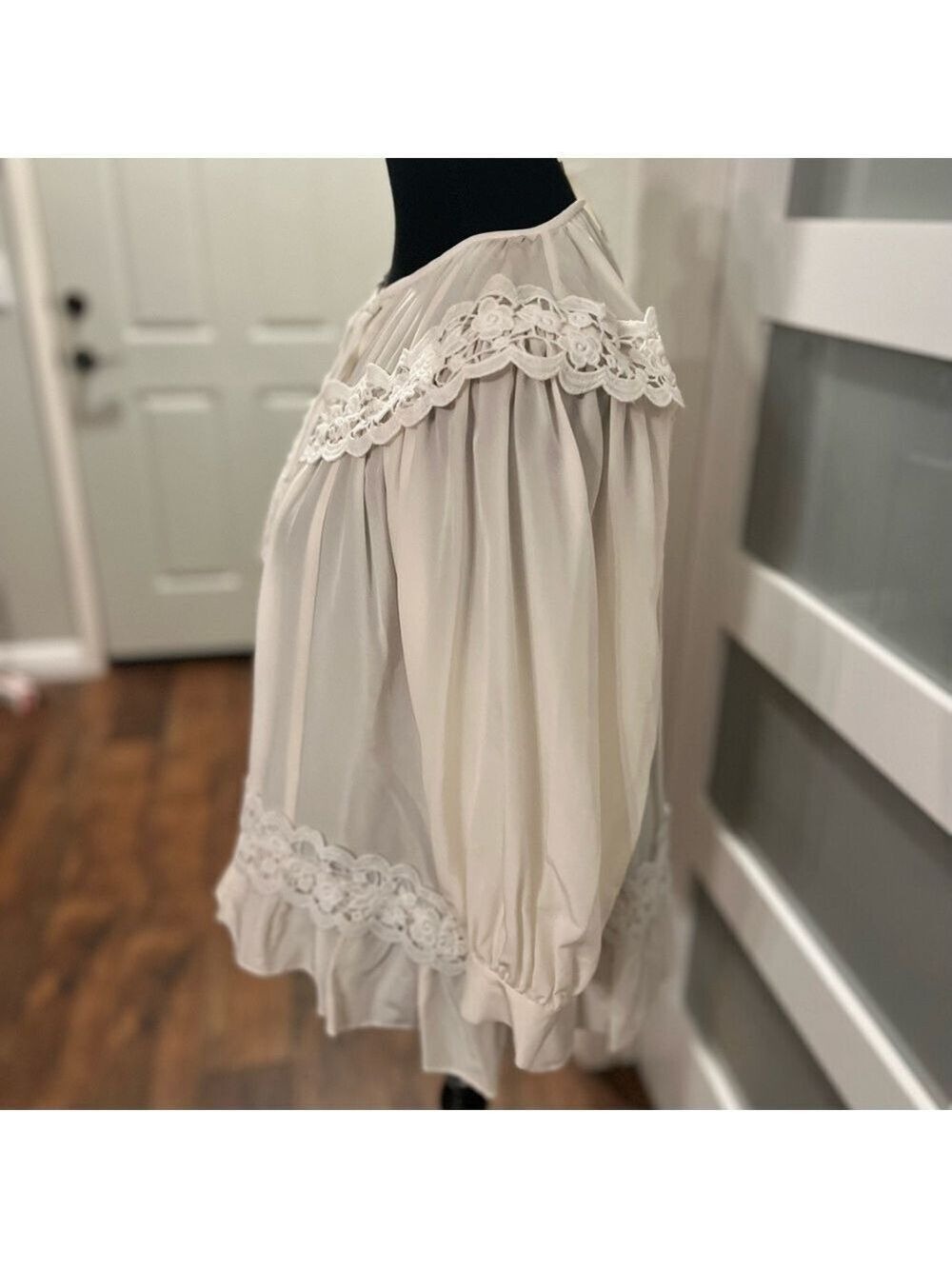 Kate SPADE New York Rambling Roses collection silk blouse. Size XS - Picture 4 of 10